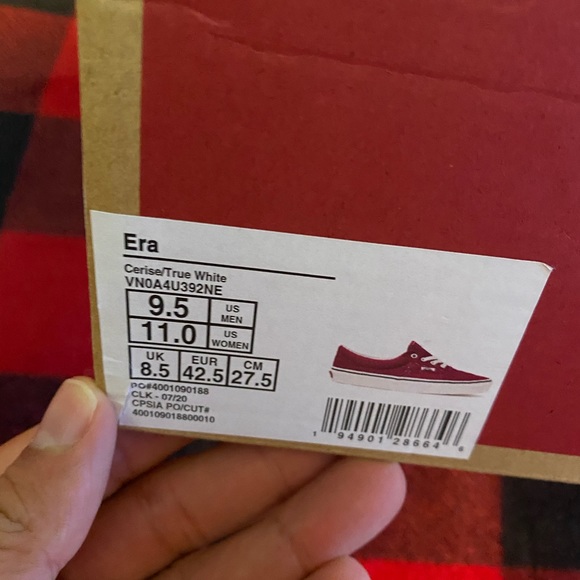 Vans “OFF THE WALL” Classic Skateboarding shoes - Picture 3 of 12